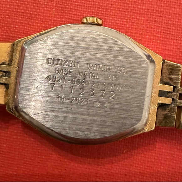 Vintage Citizen Quartz Women’s Wrist Watch (4031-899121) - Picture 11 of 11